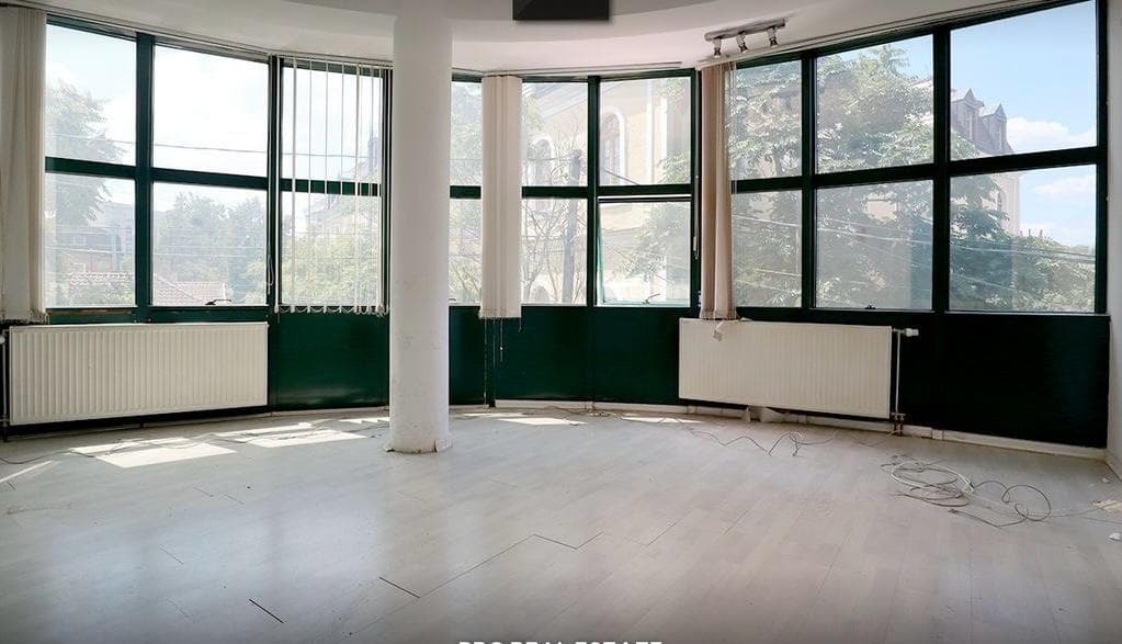 Objekt Administrativ me QIRA – 740 m² 2