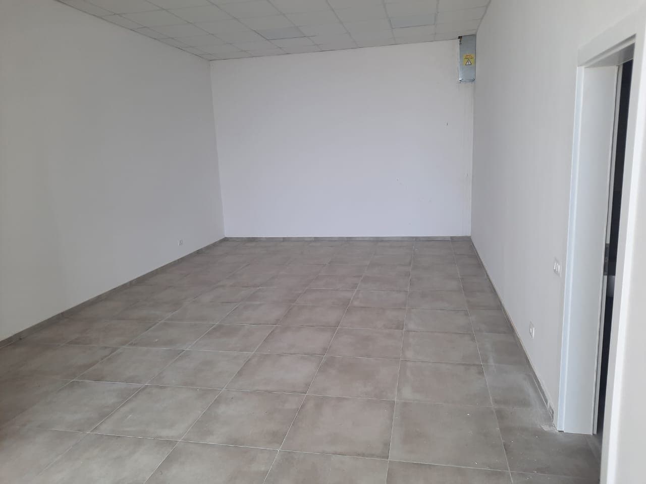 Lokal në SHITJE – 75.6 m² | Prime City, 3