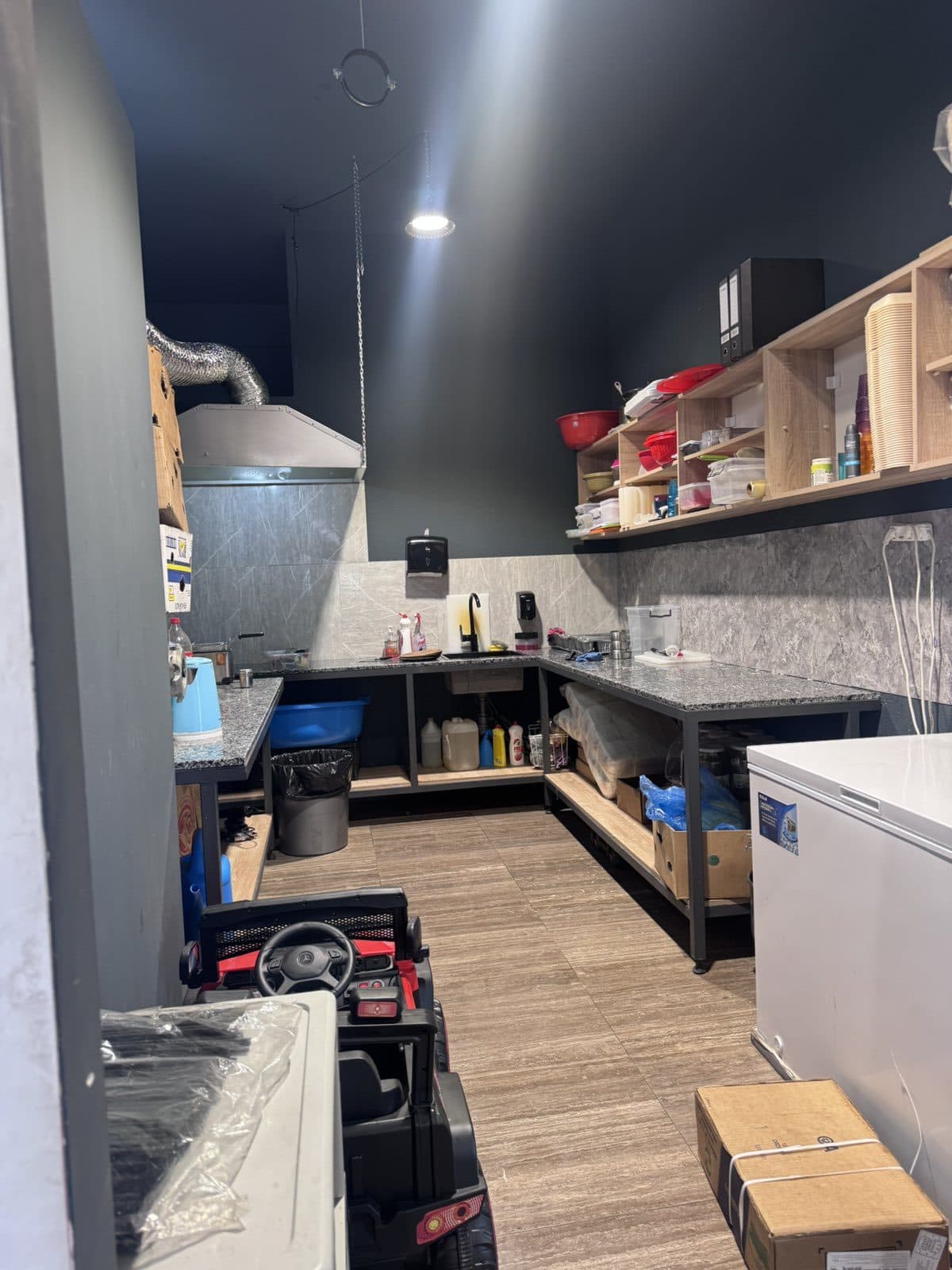 Lokal me QIRA – 75 m² | Rruga B, 4