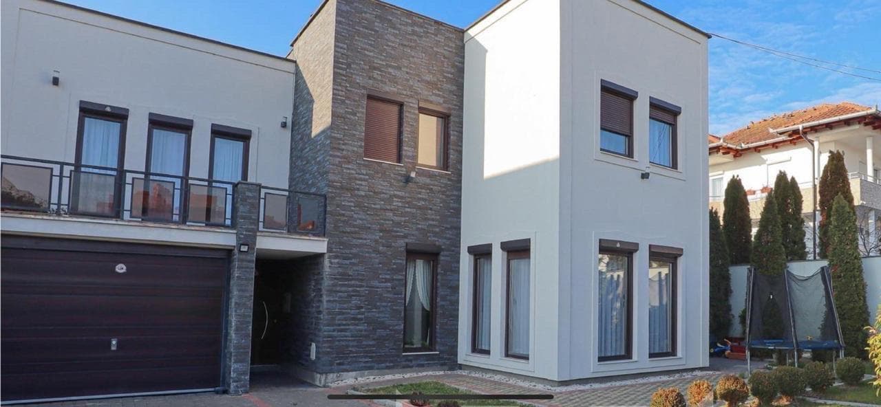 Shtëpi LUKSOZE në SHITJE – 320 m²