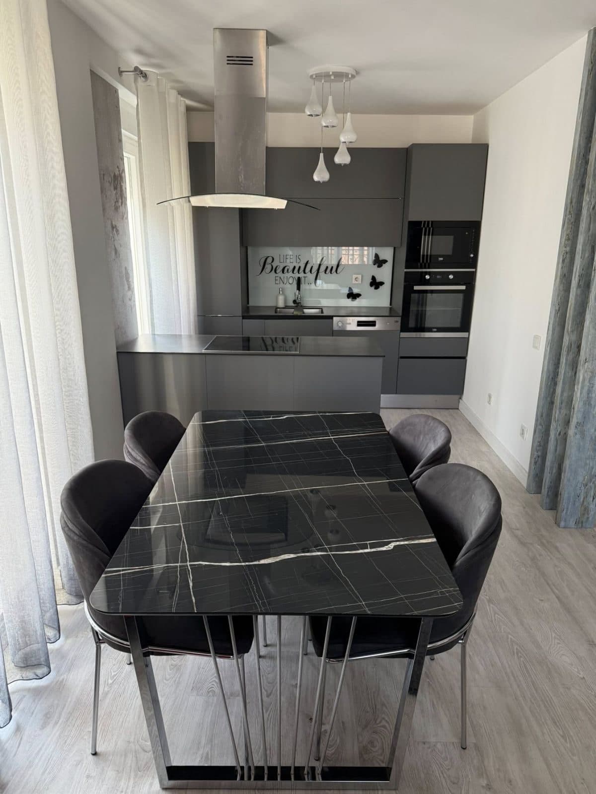 Banesë me QIRA – 110 m² | Tophane, 2