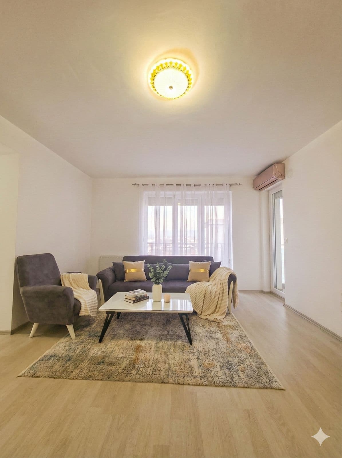Banesë në SHITJE – 198 m² | Fushë 3