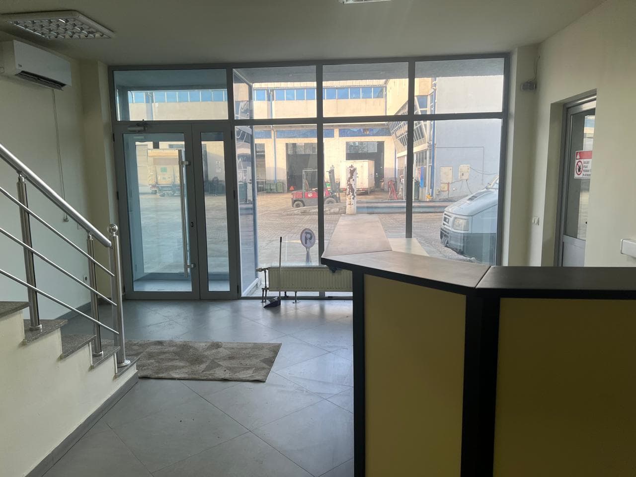 Hapësirë Afariste me QIRA – 900 m² 2