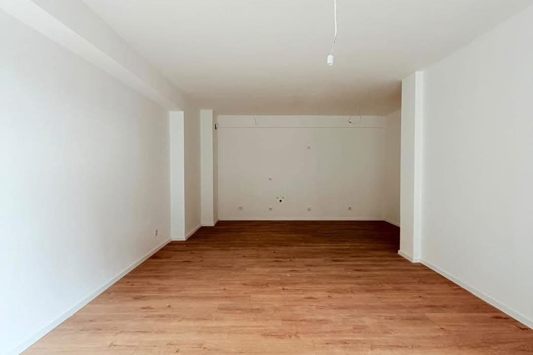 HAPËSIRË ZYRE PËR QIRA – 99 m² 3