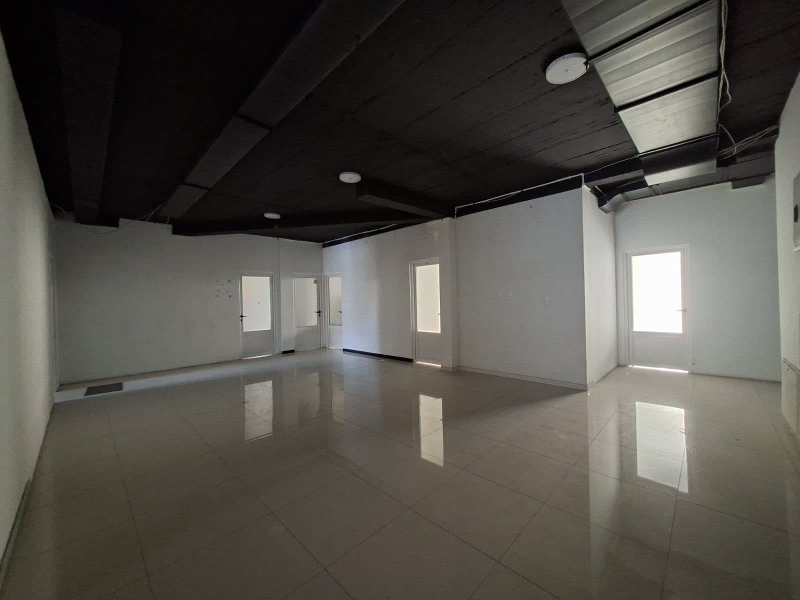 Lokal në SHITJE / QIRA – 450 m² | Fushë 3