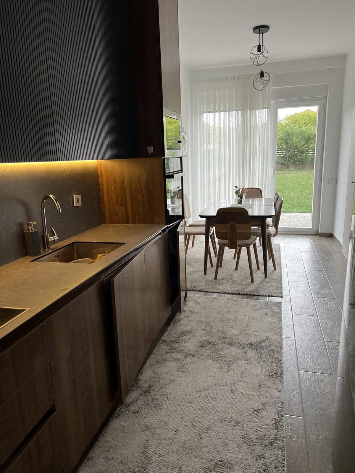 Shtëpi Premium në SHITJE – 300 m² 3