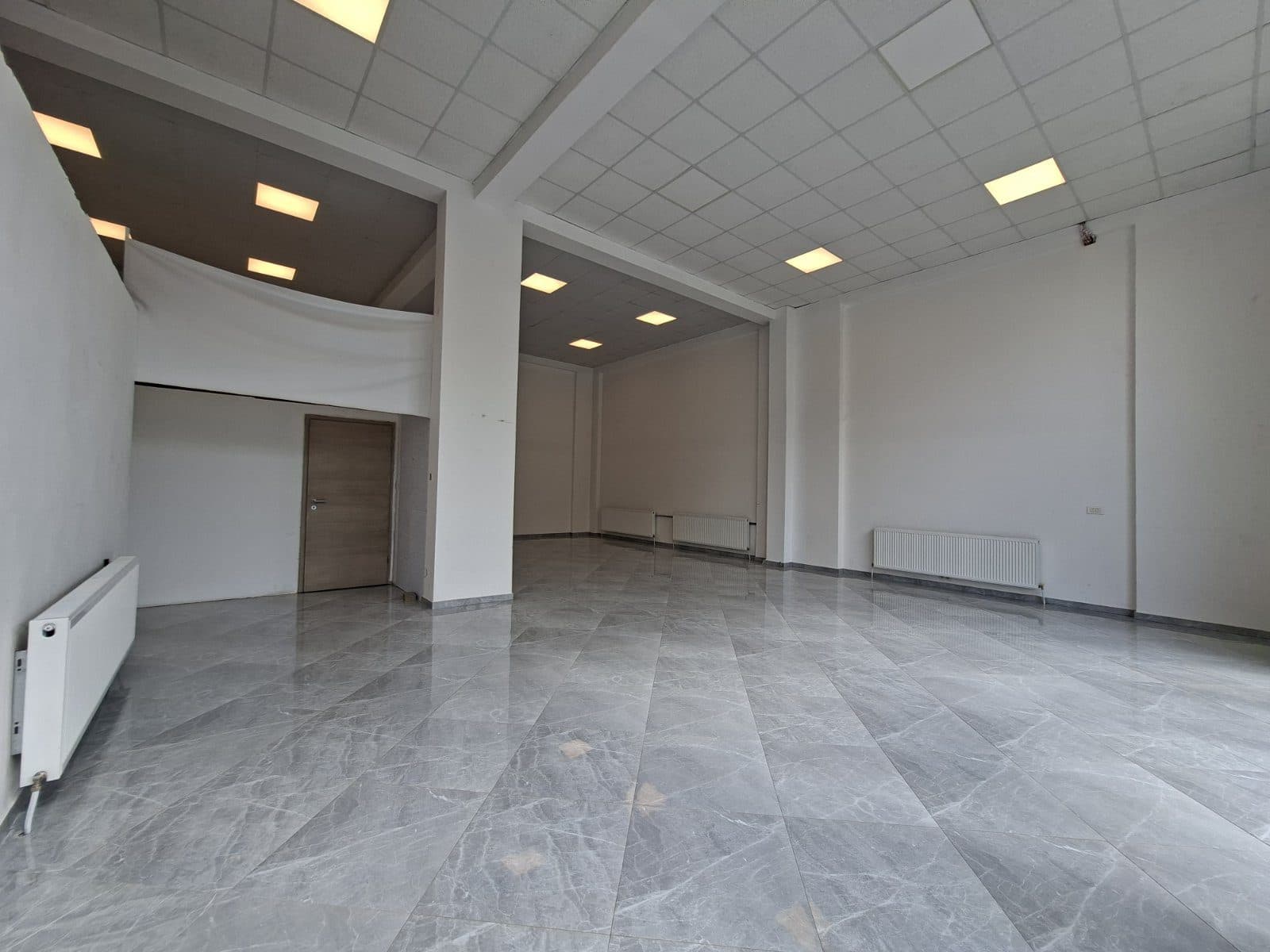 Lokal me QIRA – 130 m² | Arbëri