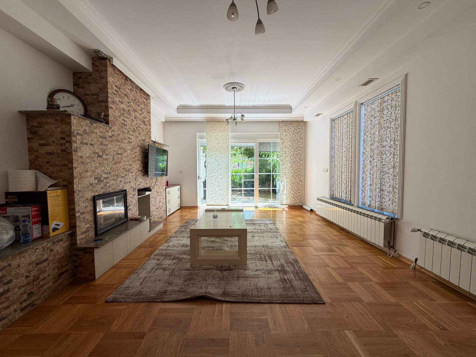 Shtëpi në SHITJE – 600 m² Hapësirë 2