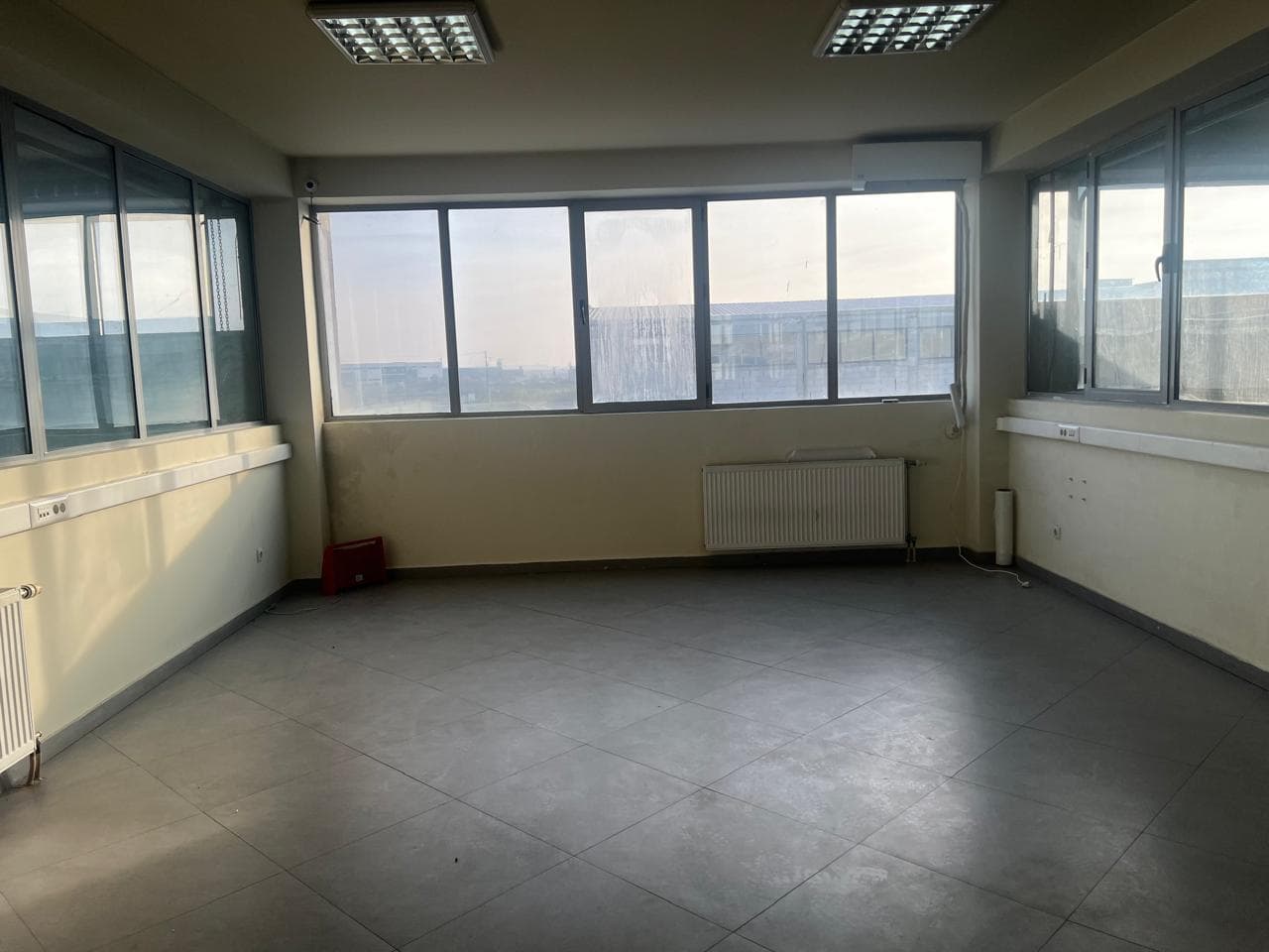 Hapësirë Afariste me QIRA – 900 m² 3