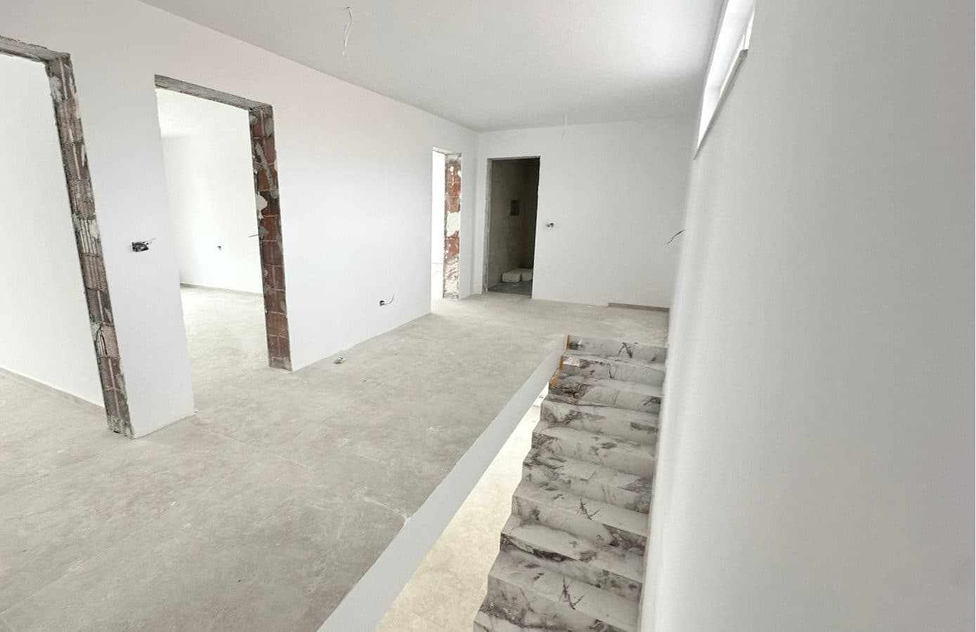 Shtëpi PËR SHITJE – 240 m² | Çagllavicë