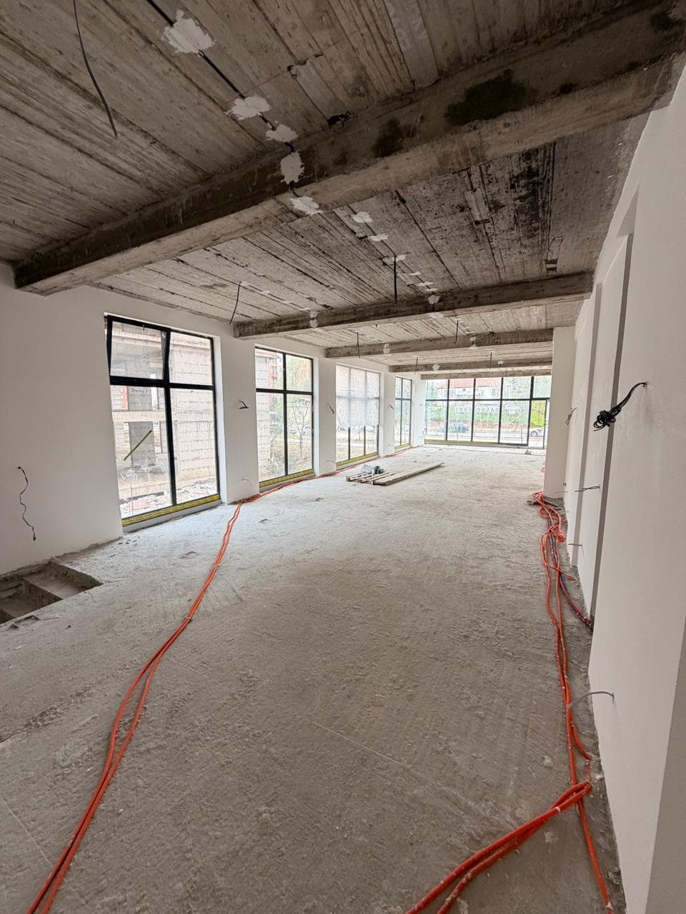 Lokal me QIRA – 216 m² | në Rrugën B 4