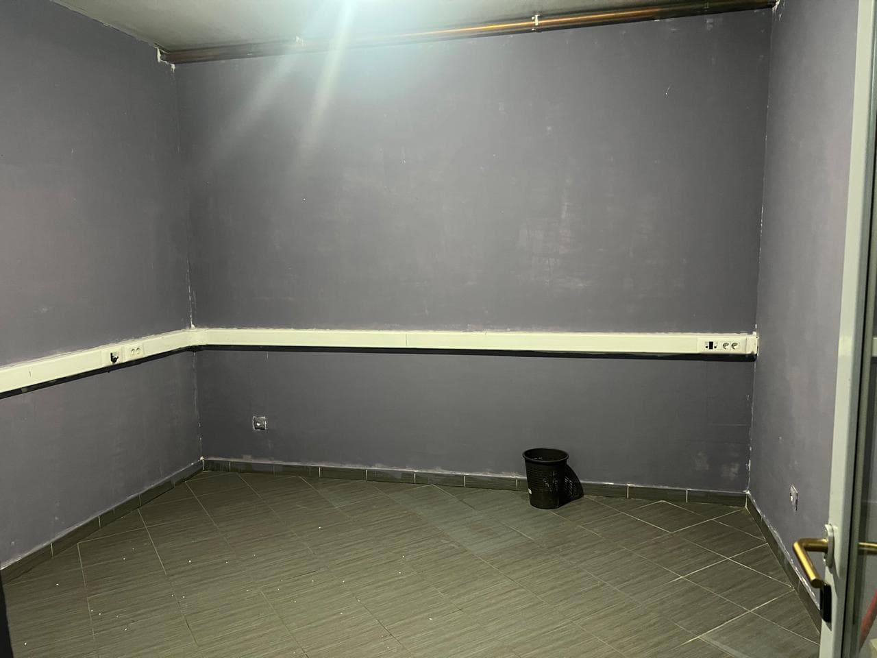 Hapësirë Afariste me QIRA – 900 m²