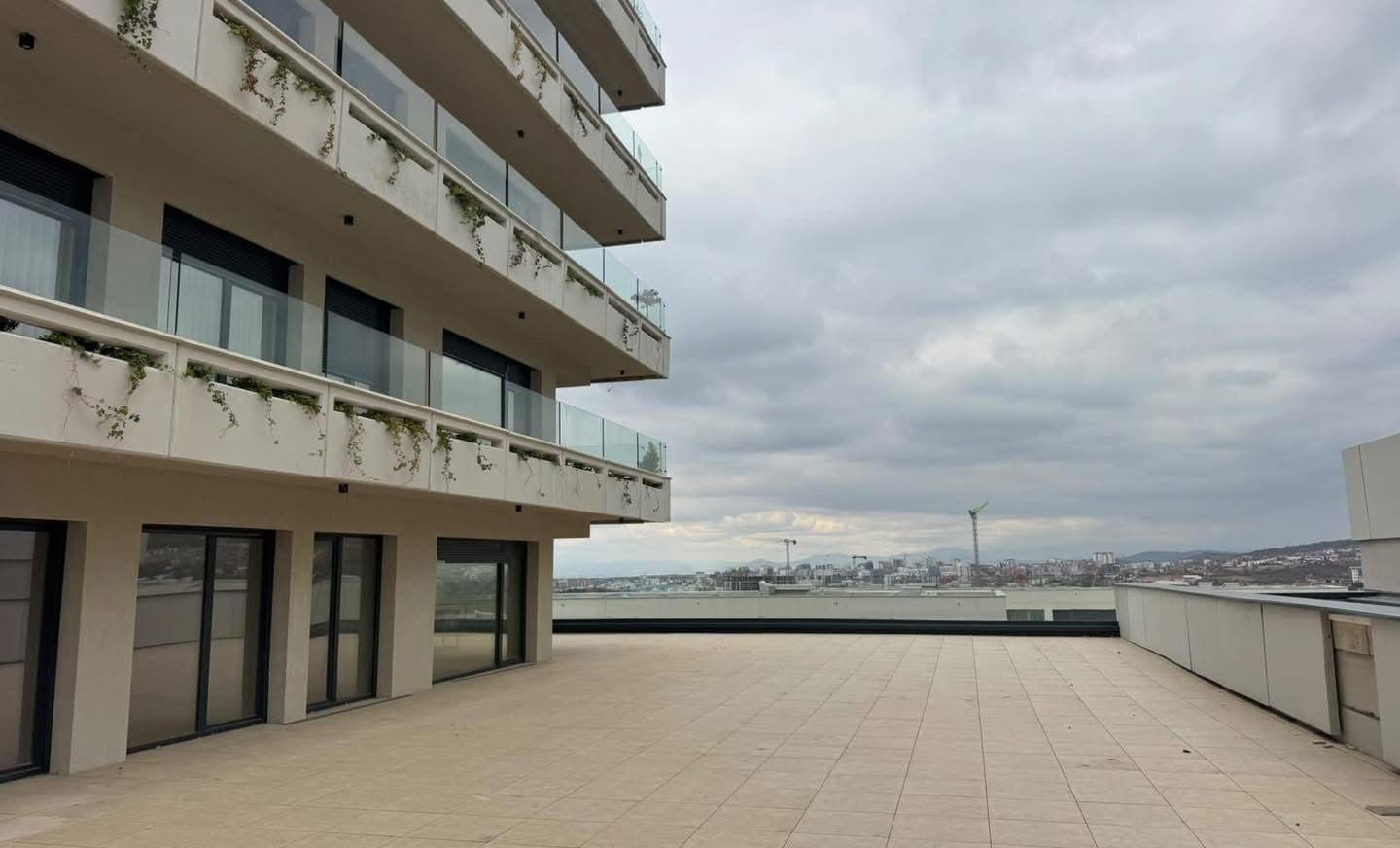 APARTAMENT PËR SHITJE – 127 m² + 42 m² TERRAAS 2