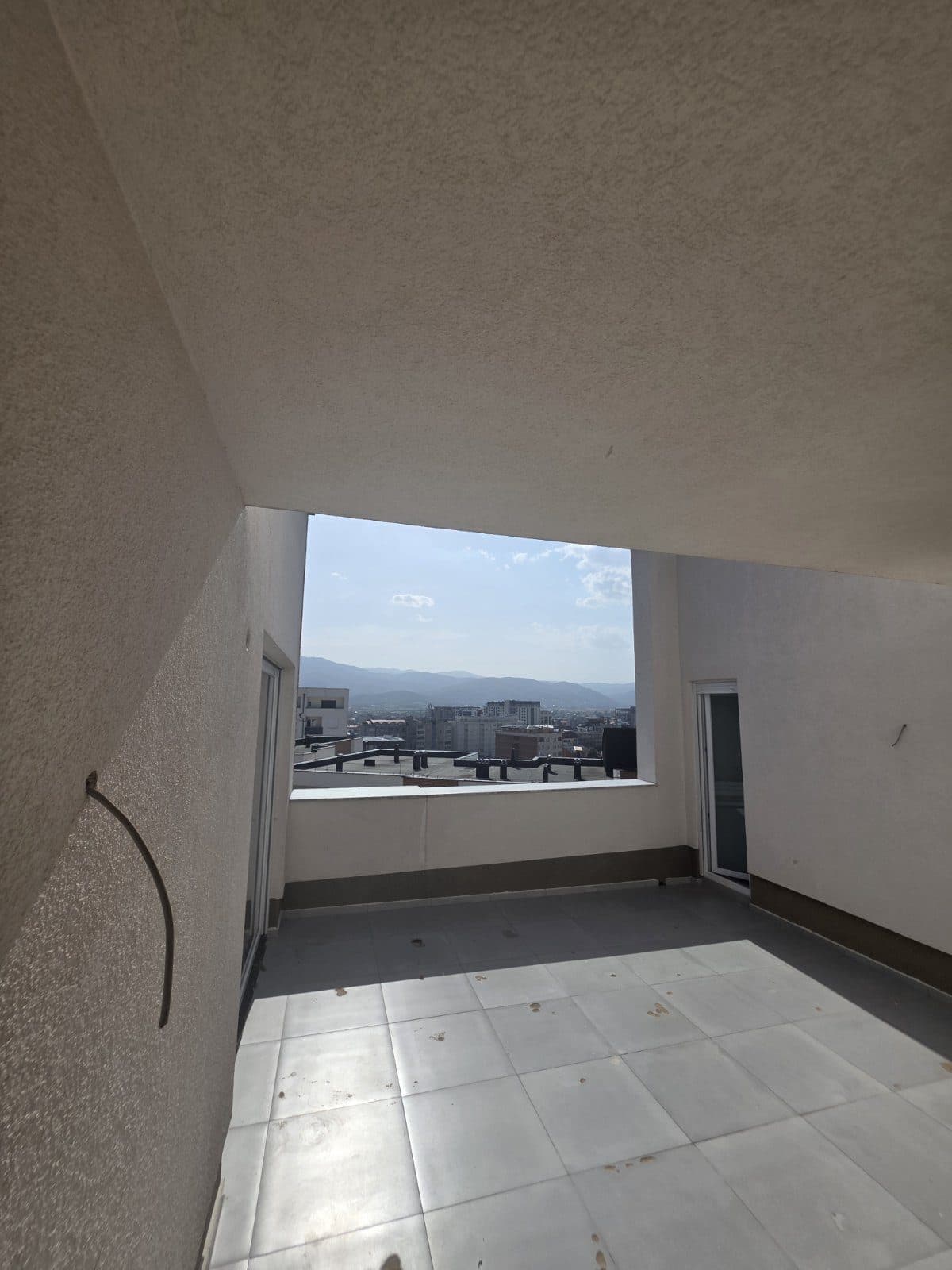Penthouse në Shitje – 230 m² | Rr