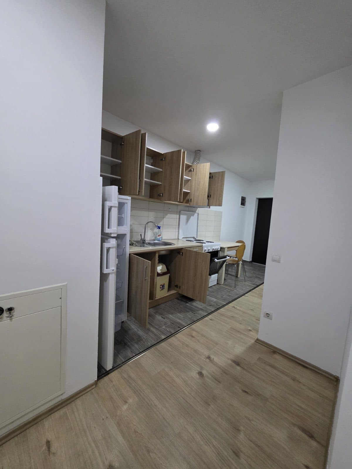 APARTAMENT PËR QIRA – 45 m² 3