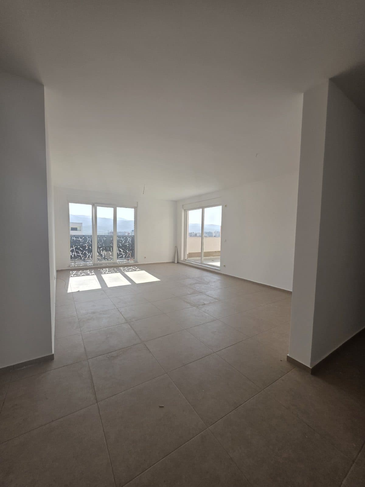 Penthouse në Shitje – 230 m² | Rr