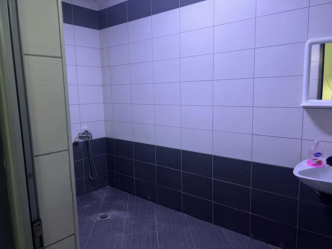 Hapësirë Afariste me QIRA – 900 m²