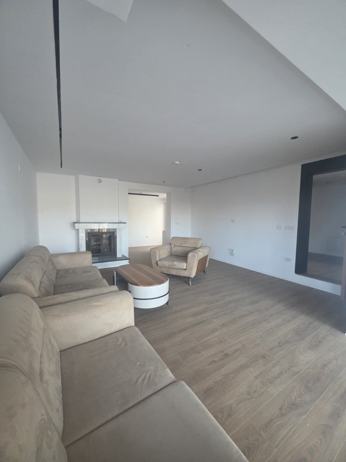 SHTËPI LUKSOZE PËR QIRA – 800 m² | DRAGODAN, PRISHTINË | €4,000/MUAJ