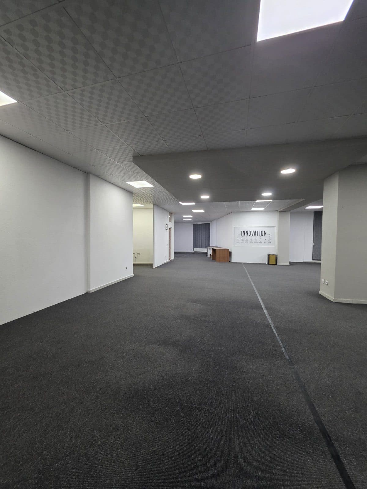 HAPËRIRË KOMERCIALE PËR QIRA – 252 m² 2