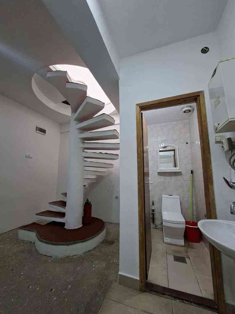 Lokal me QIRA – 70 m² | Rrethi i 3