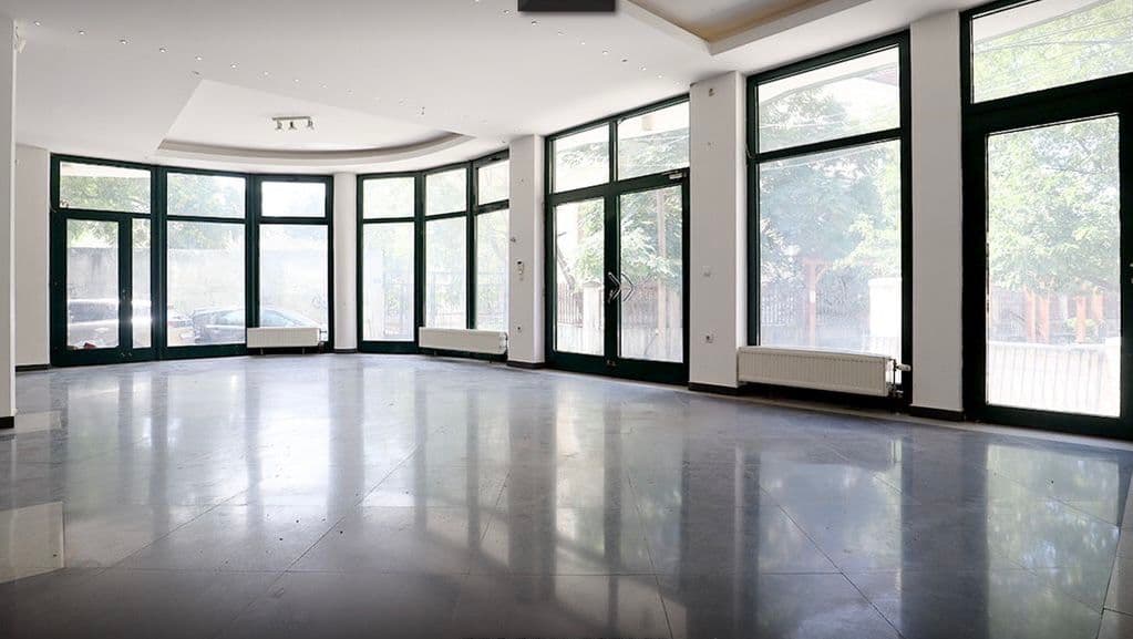 Objekt Administrativ me QIRA – 740 m²
