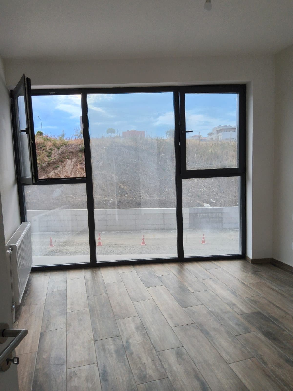 Lokal me QIRA – 85 m² | Rruga A 3