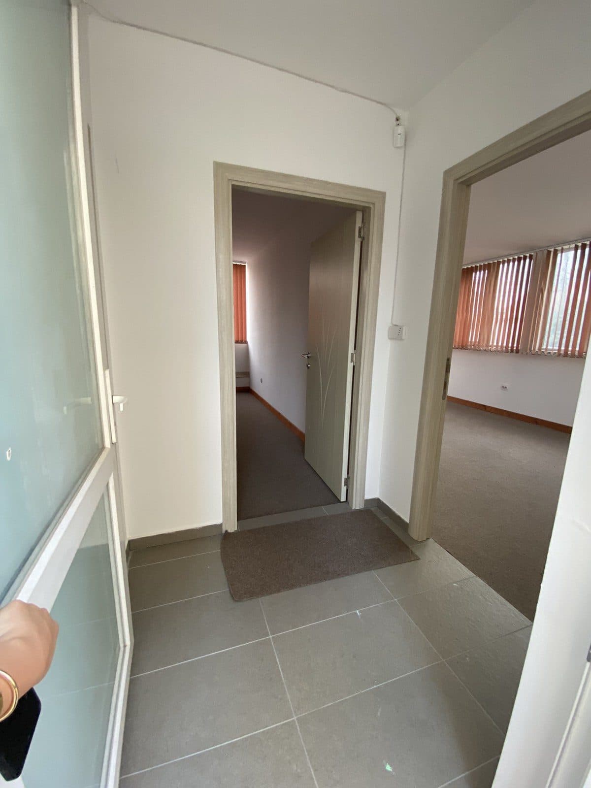 Lokal Afarist me Qira – 150 m² 2