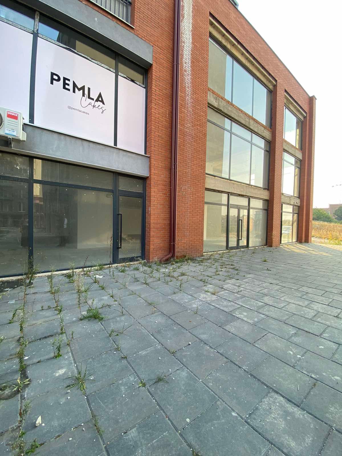 Lokal Afarist me Qira – 830 m² 3