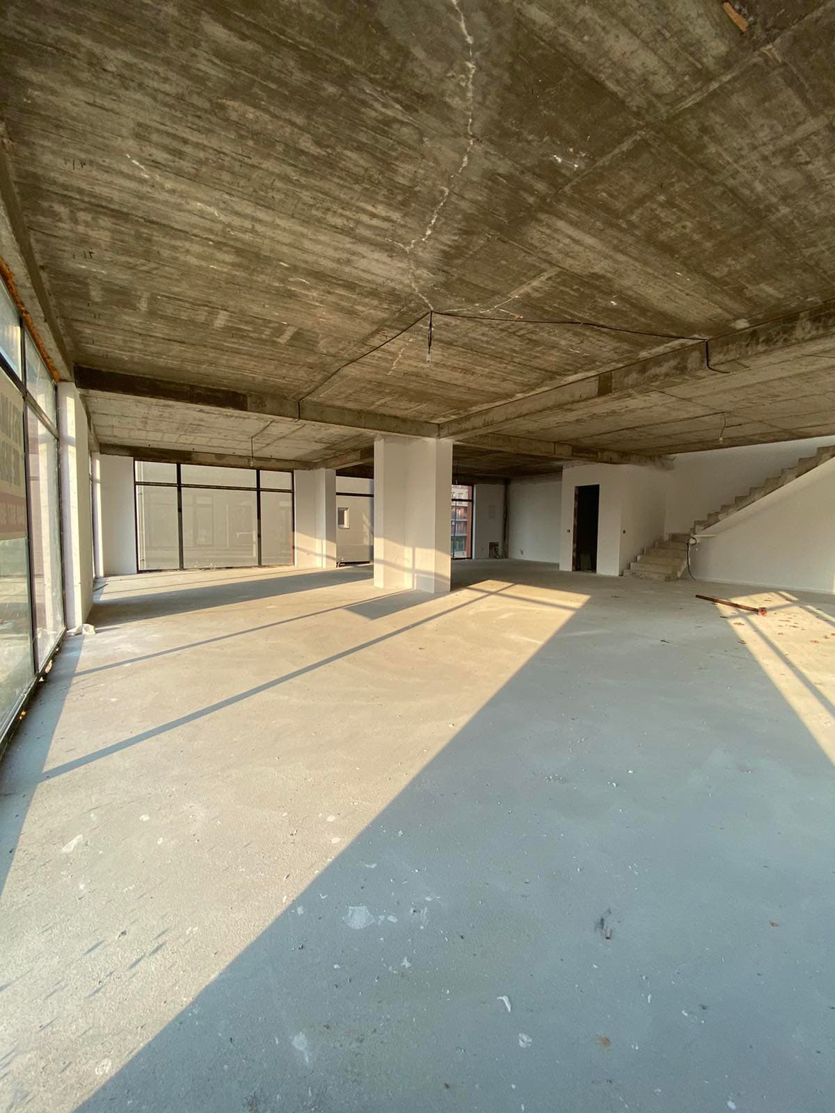 Hapësirë Komerciale për Qira – 830 m² | Kompleksi Blerti 2, Kalabri, Prishtinë