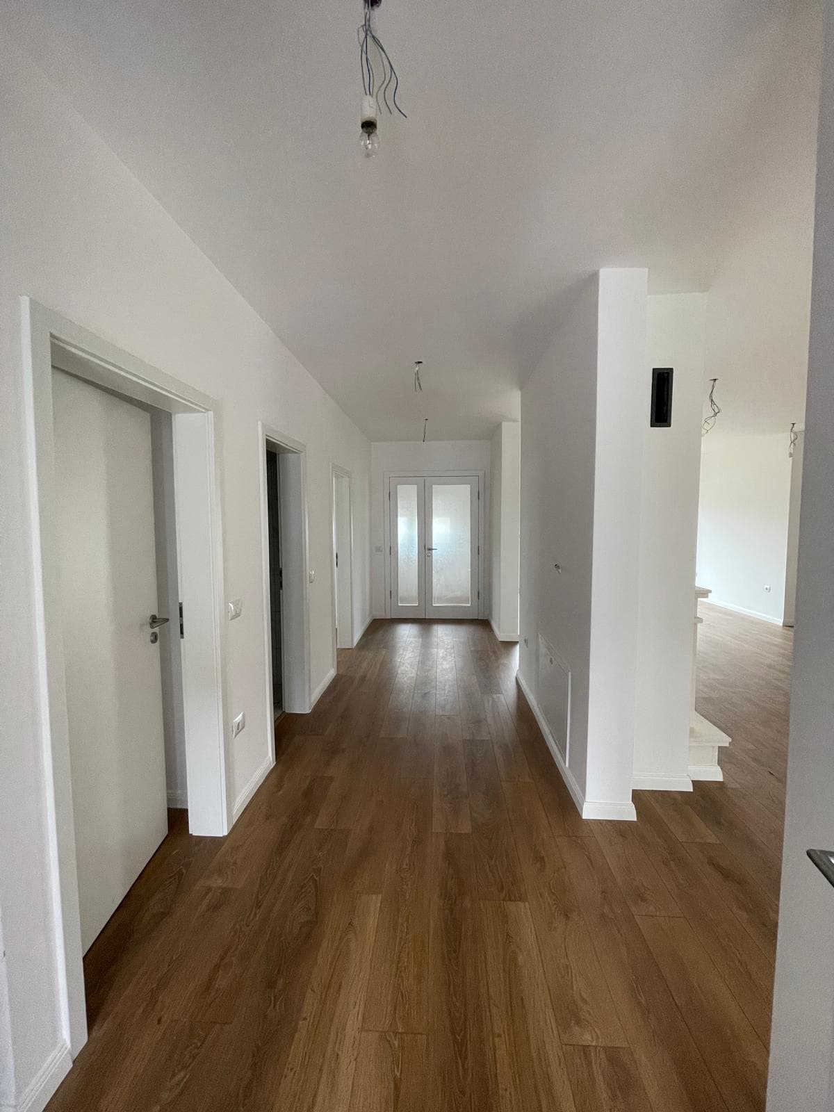 Shtëpi në SHITJE – 332 m² | Sofalia 4