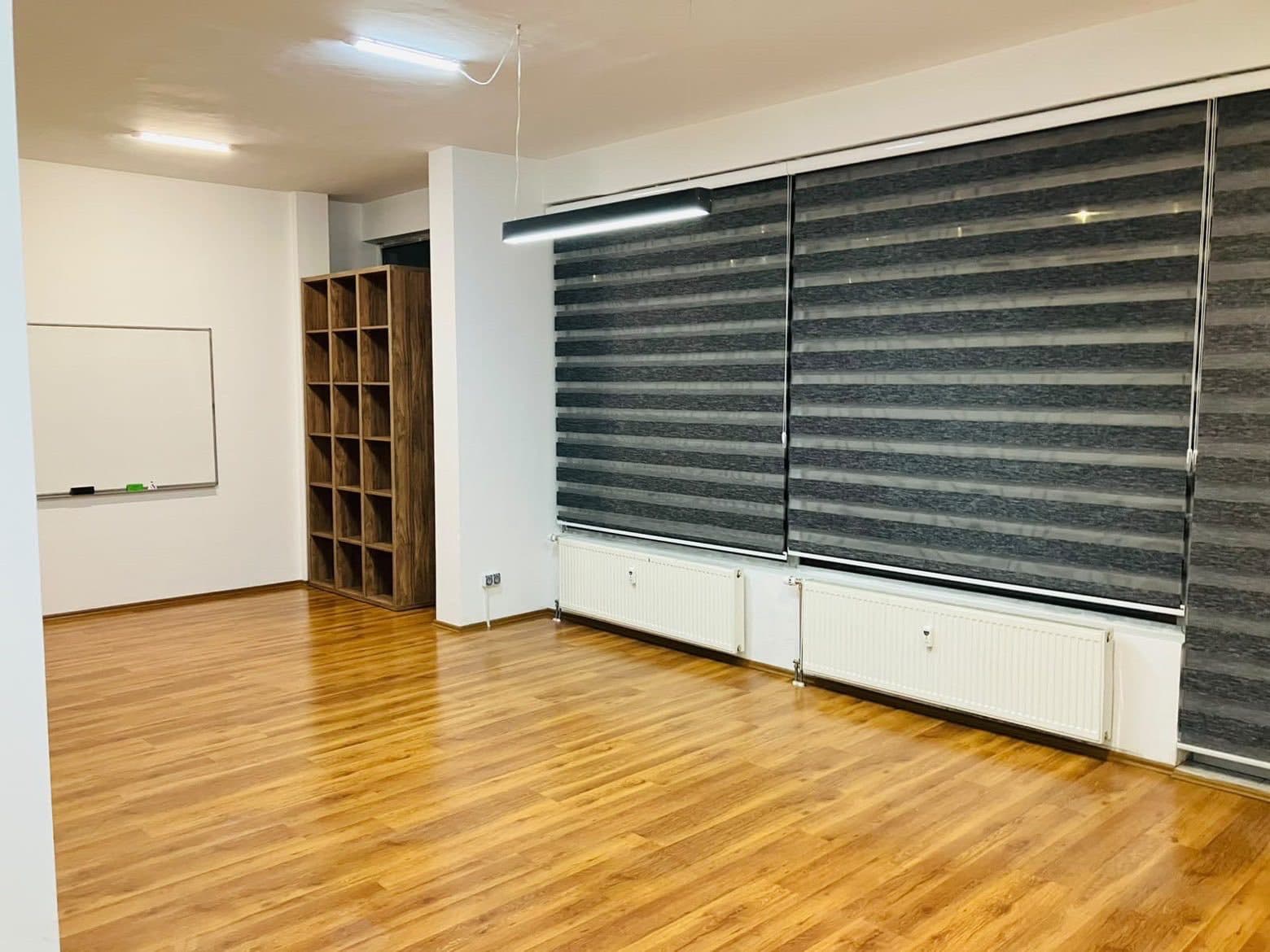HAPËRIRË KOMERCIALE PËR SHITJE – 135 m²