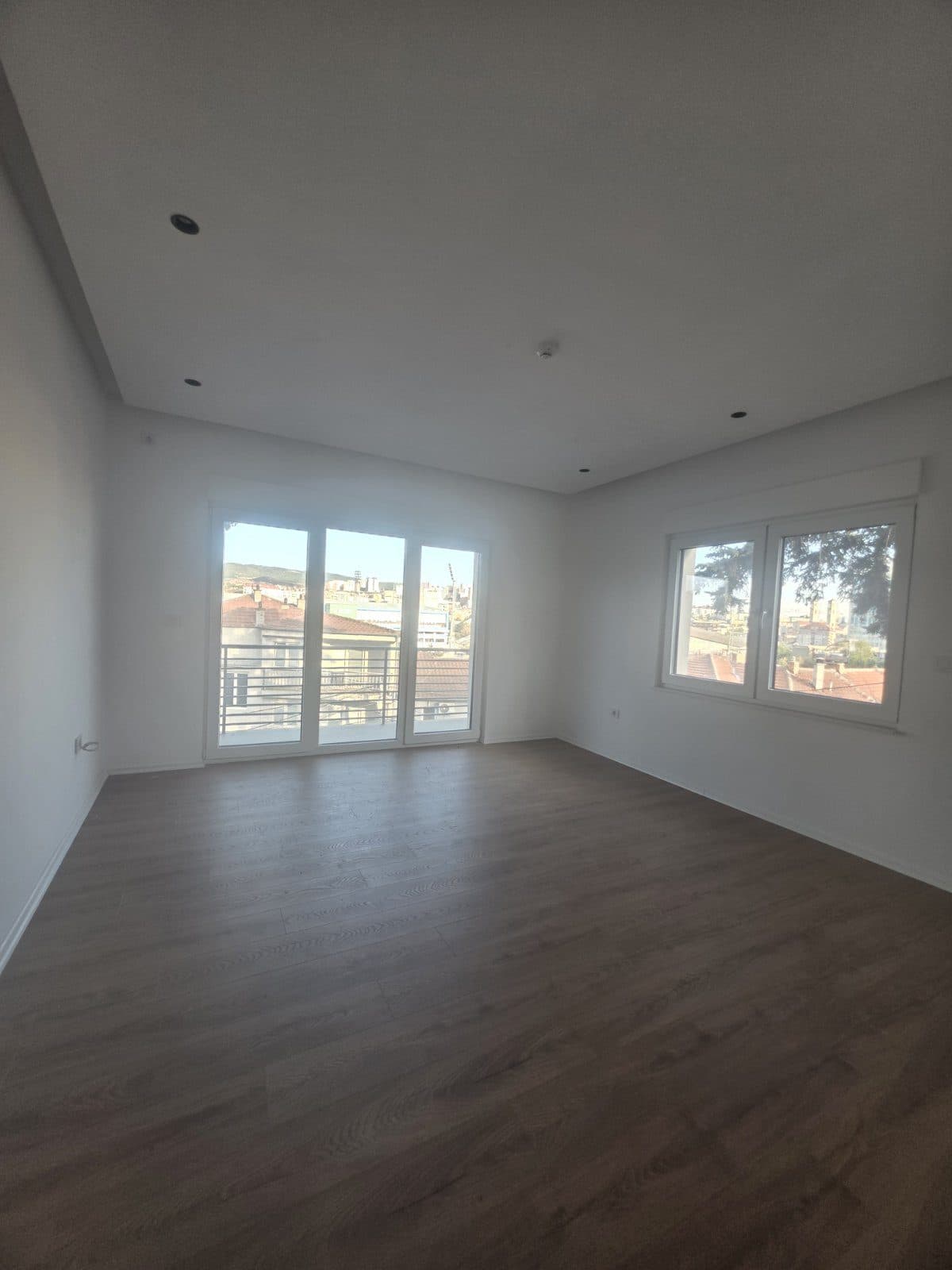 SHTËPI LUKSOZE PËR QIRA – 800 m² | DRAGODAN, PRISHTINË | €4,000/MUAJ