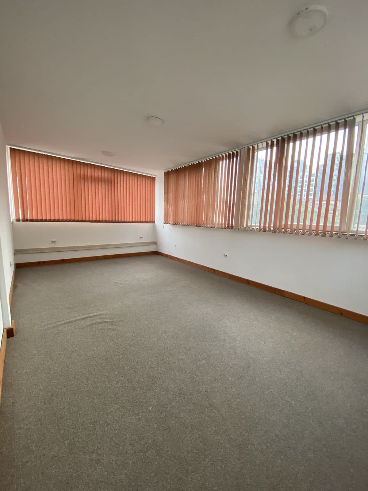 Lokal Afarist me Qira – 150 m² 4