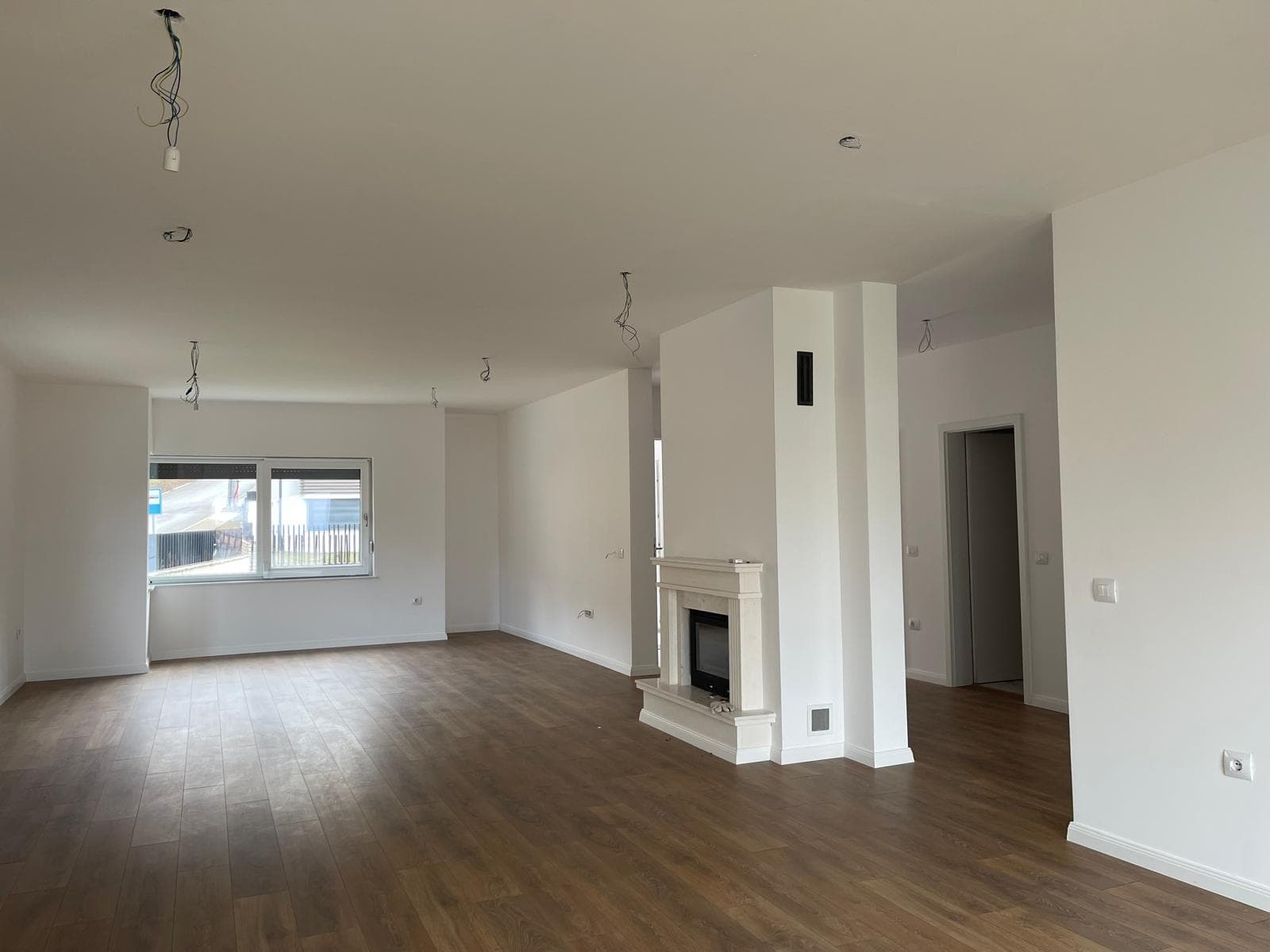 Shtëpi në SHITJE – 332 m² | Sofalia 3