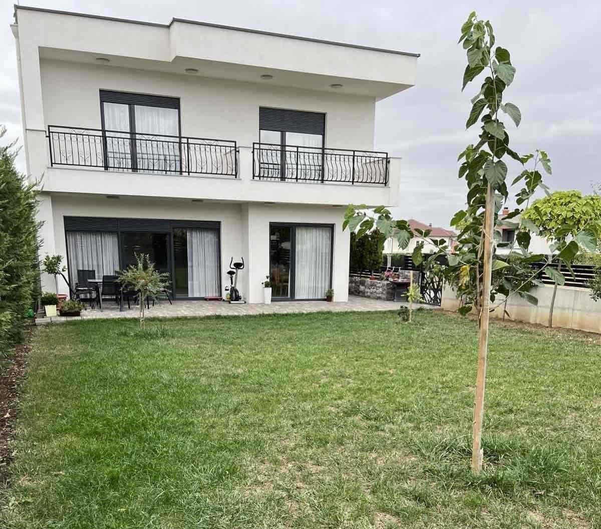 Shtëpi Premium në SHITJE – 300 m²