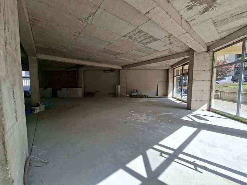 Lokal me QIRA – 147 m² | Mati 1