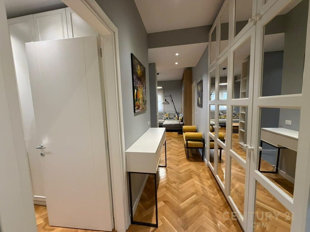 JEPET ME QIRA APARTAMENT PREMIUM , TOUCH OF SUN! 2