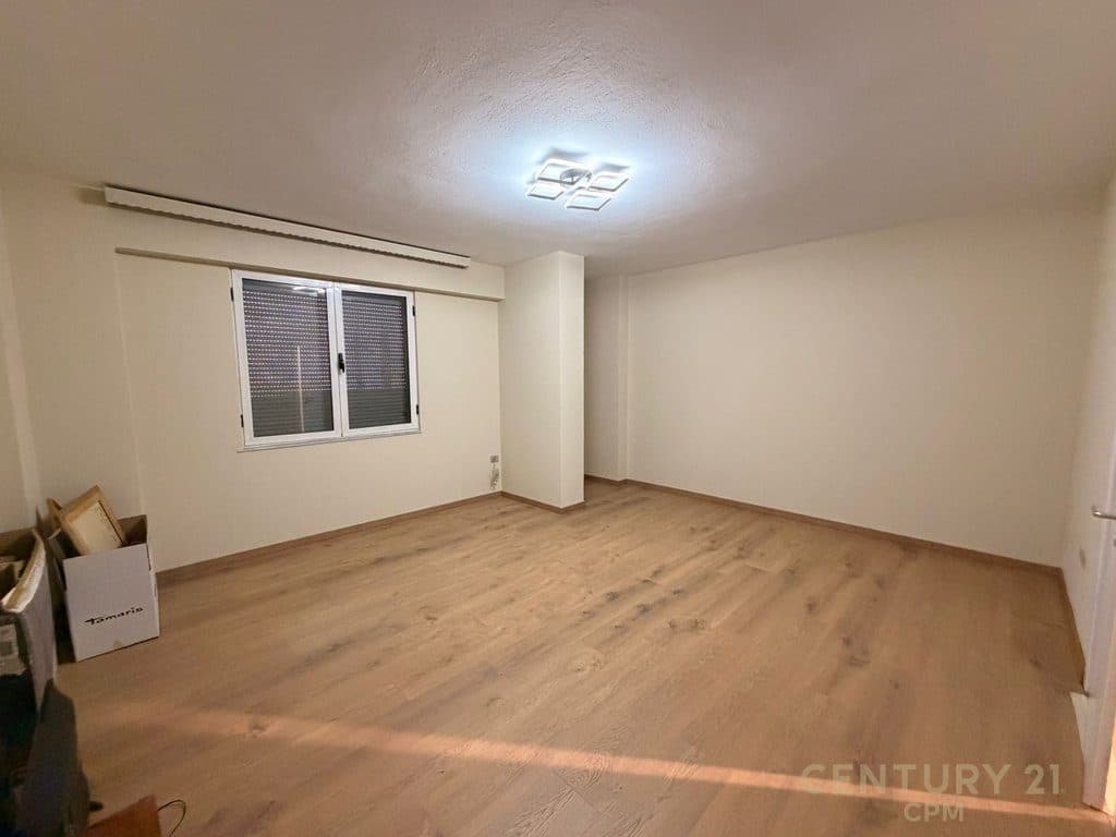 SHESIM APARTAMENT 3+1+2 PRANE STACIONIT TE FUNDIT TE TIRANES SE RE!!! 4