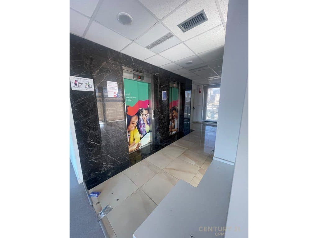 Jepet Per Qira Kati i nje Godine Prestigjoze, Rruga e Kavajës, 968.76 m² 3
