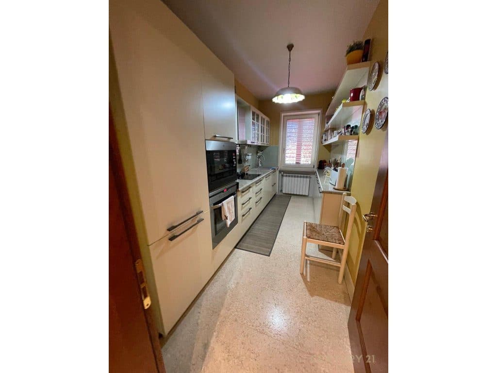 Jepet me Qira Vile 3-kateshe me pishine dhe super pamje, Petrelë, Tiranë - 3500€ | 421 m² 4