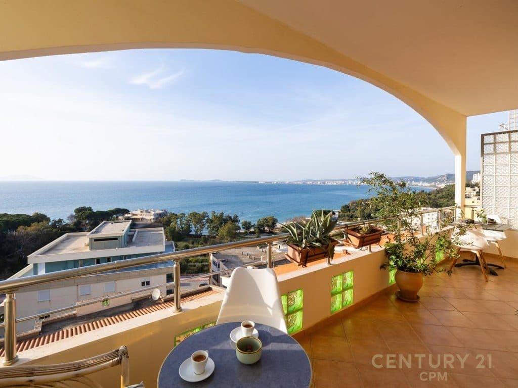 Shitet apartament me pamje nga deti ne Vlore