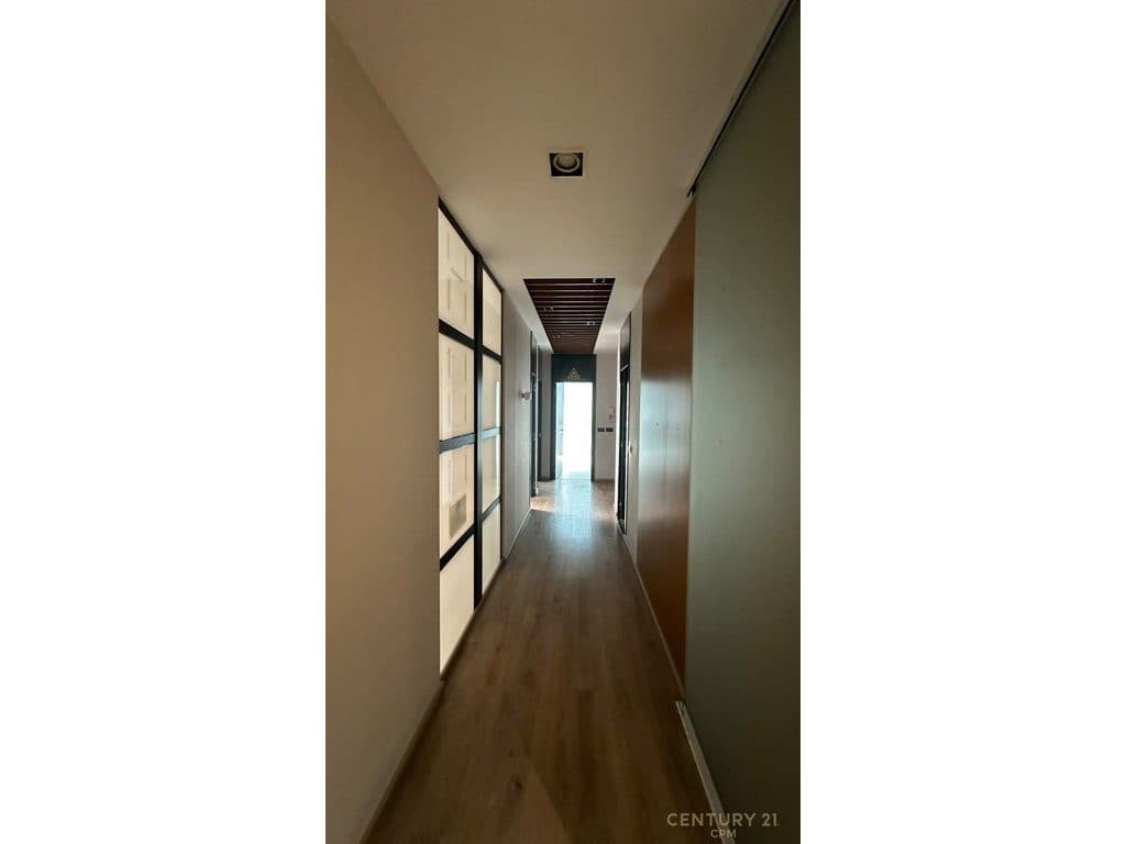 Ambient Premium për Qira Pranë Coin, Tiranë - 7000€ | 308.3 m² 4