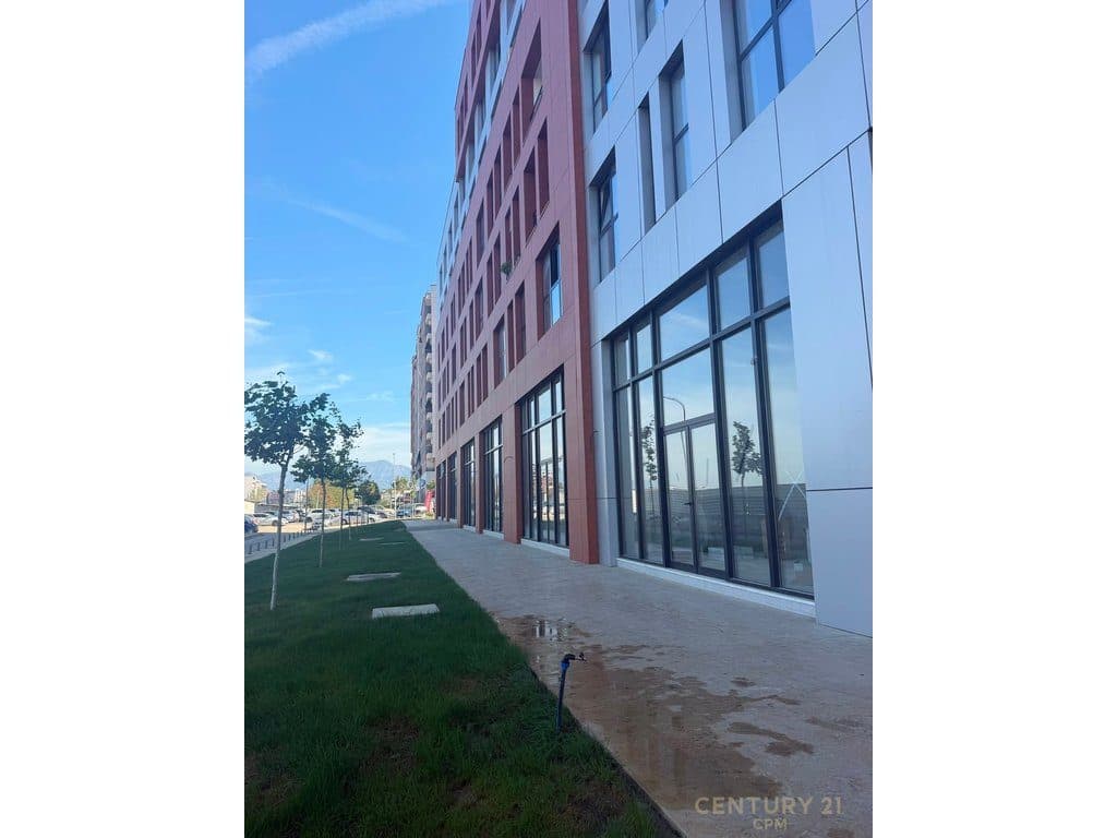 Urban Gate, dyqan në shitje – Astir 4