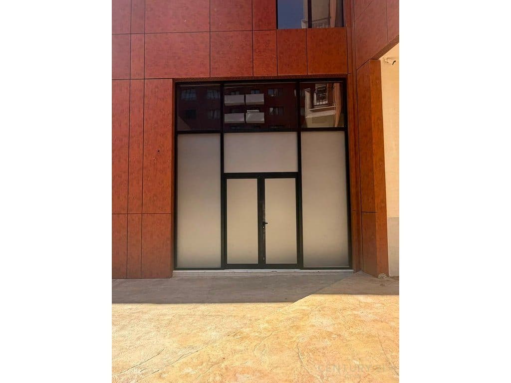 Urban Gate, dyqan në shitje – Astir