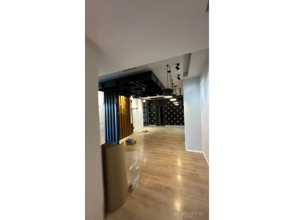 Ambient Premium për Qira Pranë Coin, Tiranë - 7000€ | 308.3 m² 3