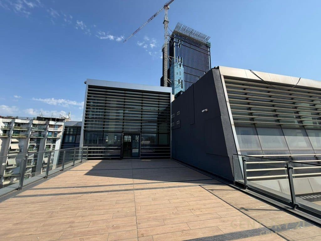 Jepet Per Qira Kati i nje Godine Prestigjoze + 4 poste parkimi, Rruga e Kavajës, Tirana - 25,000€ | 921.81 m²