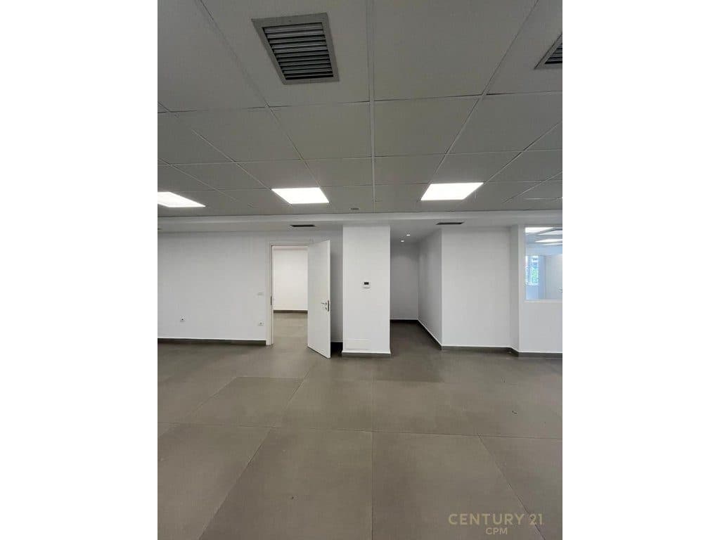 Zyrë Moderne + 2 poste parkimi Ne Shitje, prane Kika 2, Komuna e Parisit, Tiranë 2