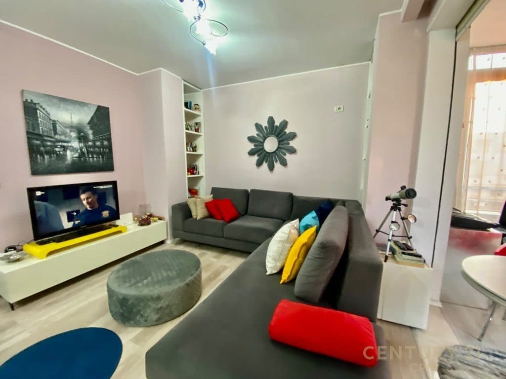 NE KOMUNEN E PARISIT TEK KRISTAL CENTER SHESIM APARTAMENT 2+1+2+VERANDE + DEPO 4