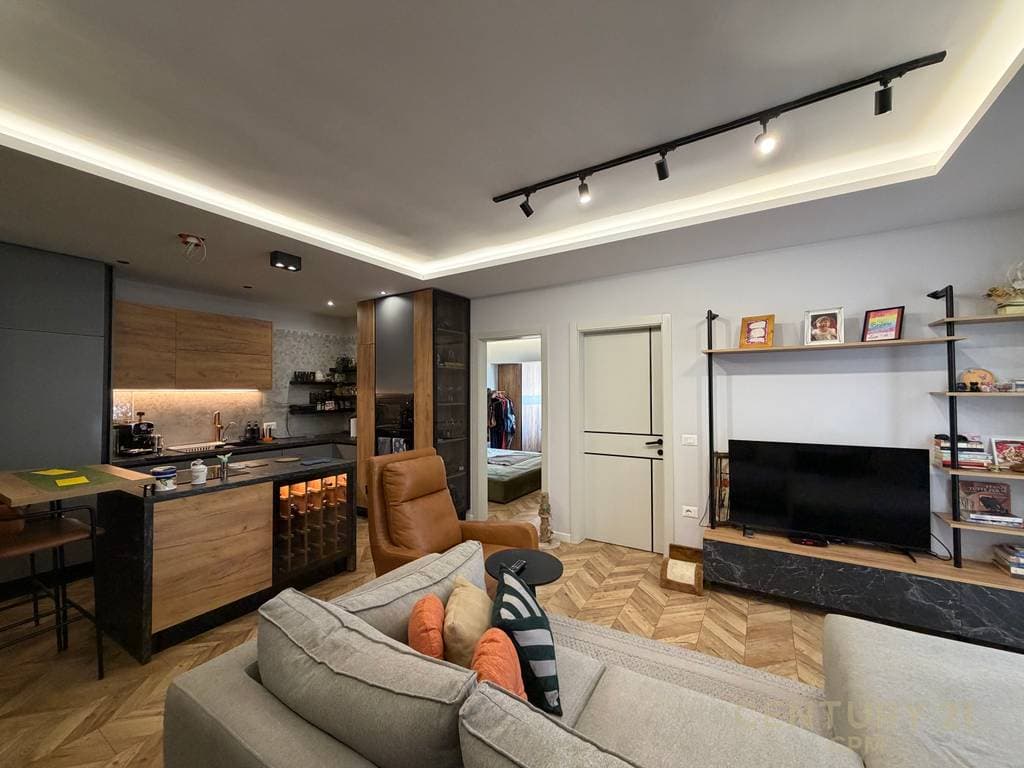Apartament 2+1 në shitje tek Komuna e Parisit 3