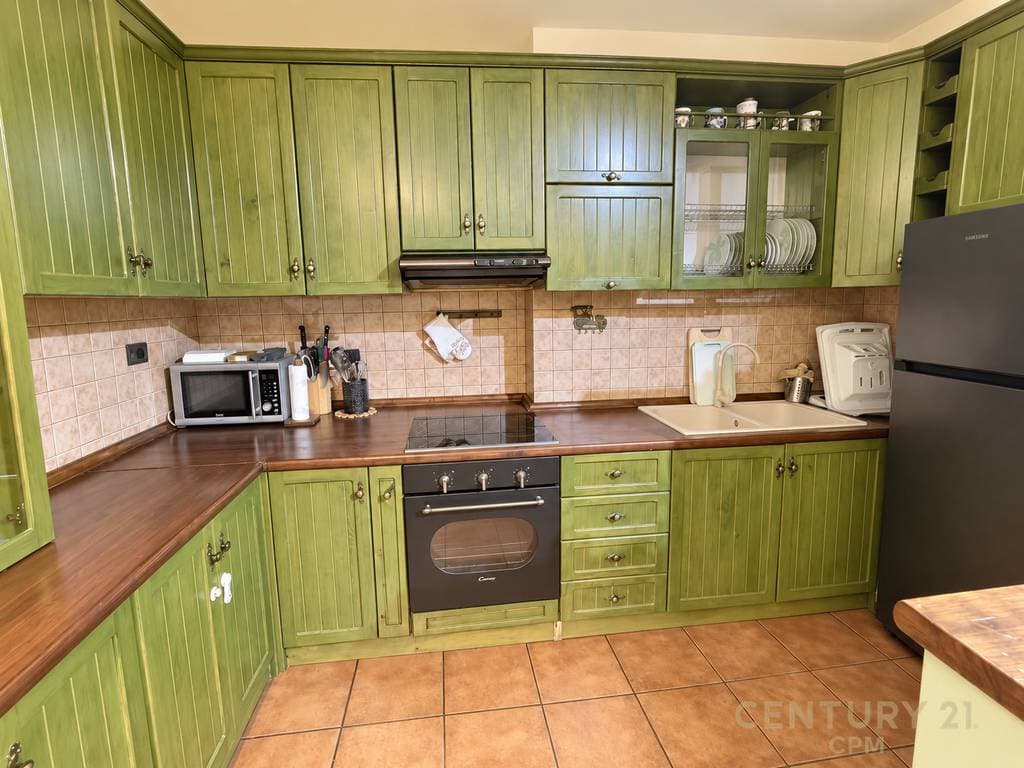 JAPIM PER QIRA APARTAMENT 2+1, RRUGA E KOSOVAREVE! 2